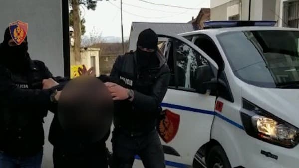 Godet për shkak të detyrës kryetarin e Njësisë Administrative, pranga tepelenasit