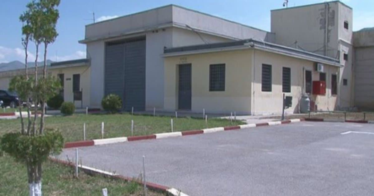 Fusnin sende të ndaluara në Burgun e Drenovës, nën hetim 5 gardianë dhe 1 i dënuar