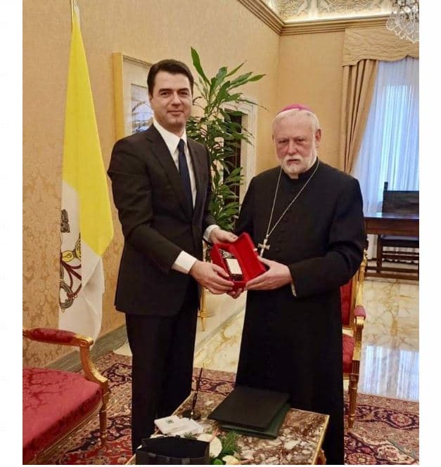   Basha me ministrin e Jashtëm të Vatikanit: Mirënjohje për kontributin në momente vendimtare për shqiptarët