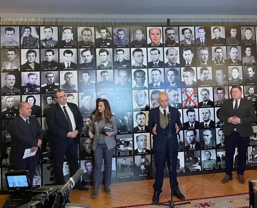 Ditët e Kujtesës 2022/ Hapet ekspozita “Fytyrat e Diktaturës” (VIDEO)