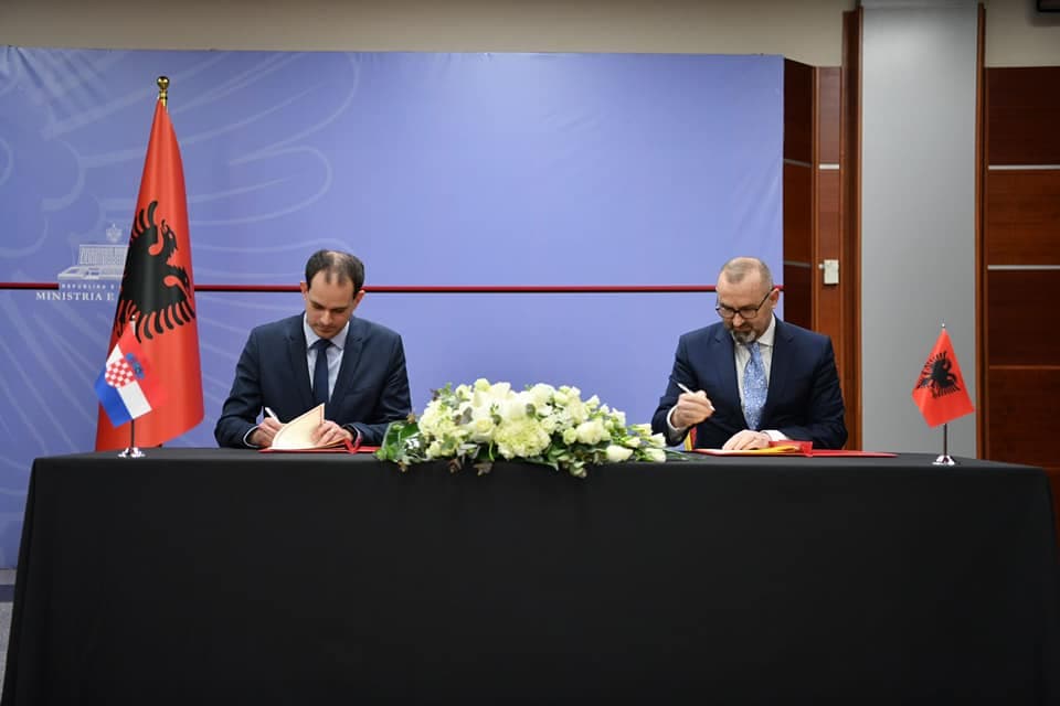    Ministrat e Drejtësisë me marrëveshje bashkëpunimi Shqipëri-Kroaci në fushën gjyqësore dhe penale