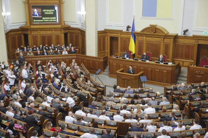 Parlamenti i Ukrainës voton: Sanksione për 351 qytetarë rusë
