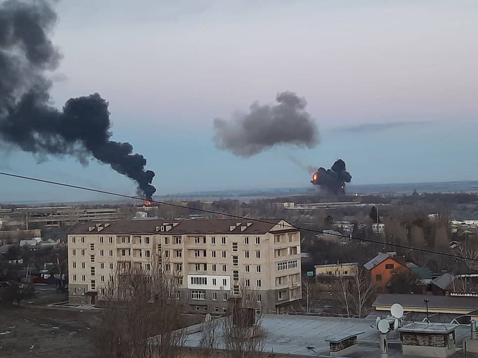 Rusia nis agresionin ndaj Ukrainës, sulme mbi qytetet kryesore