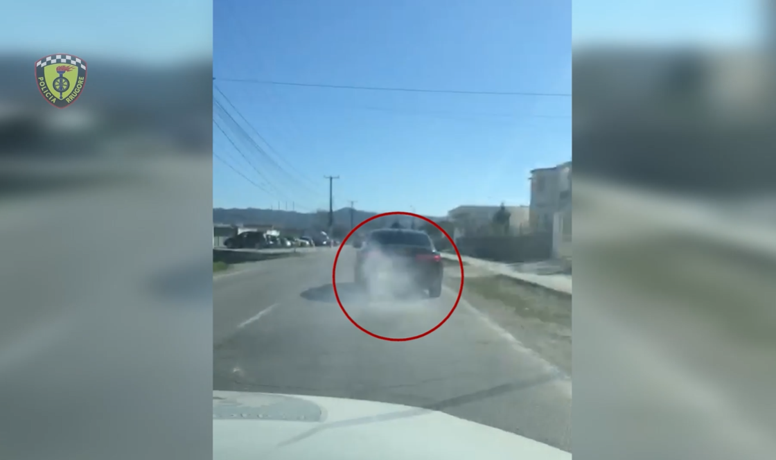 Shkaktonin ndotje të ajrit në rrugë, gjobë deri në 10 mijë lekë shoferave në Durrës