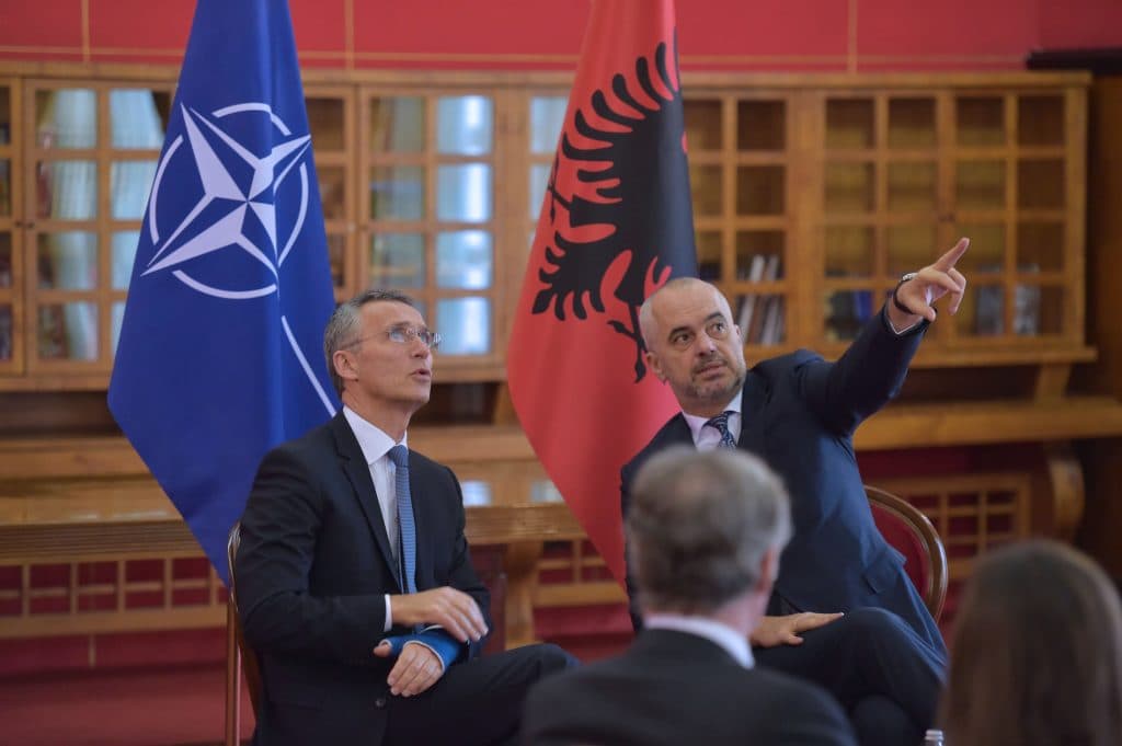 Dita e dytë e agresionit rus në Ukrainë/ Rama: Sot mbahet Samiti i Jashtëzakonshëm i NATO-s (VIDEO)