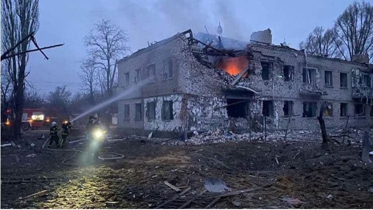 NATO sot në një konferencë të jashtëzakonshme. Tanket ruse rrethojnë kryeqytetin e Ukrainës