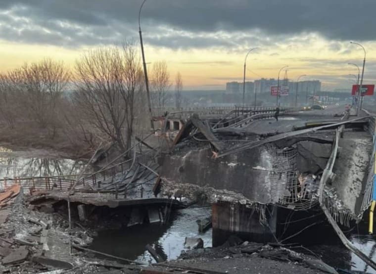 Hidhet në erë ura për të penguar avancimin e Rusisë drejt Kievit