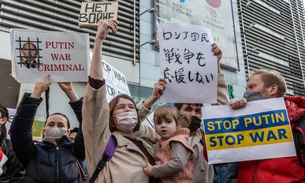 Japonia i vendos sanksione Putin, largon bankat ruse nga Swift