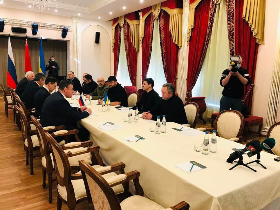 Negociatat Rusi-Ukrainë, mikpritës ministri i Jashtëm bjellorus: Delegatët të sigurt (VIDEO)