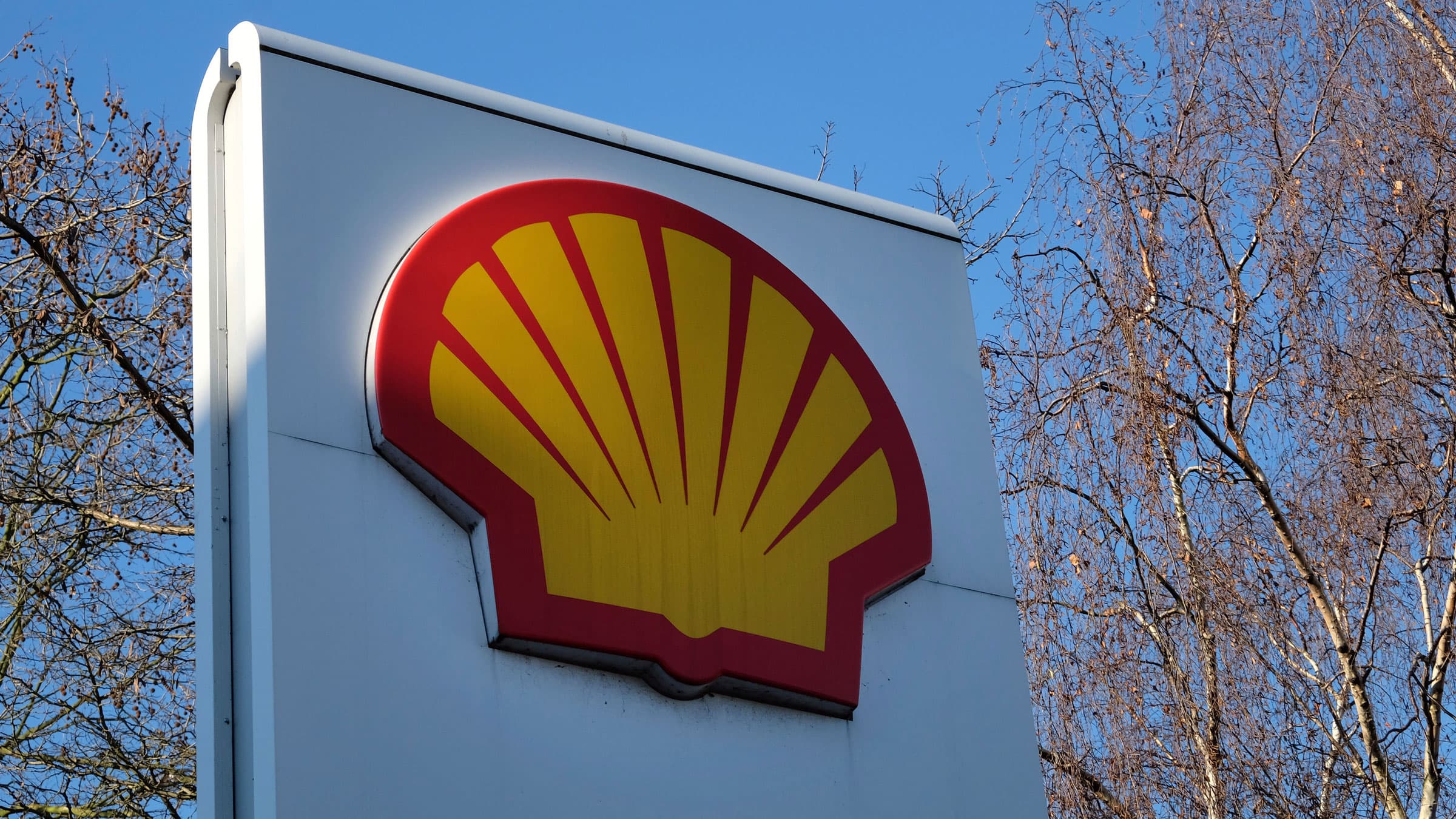 Shell vendos të largohet nga partneriteti me Gazprom
