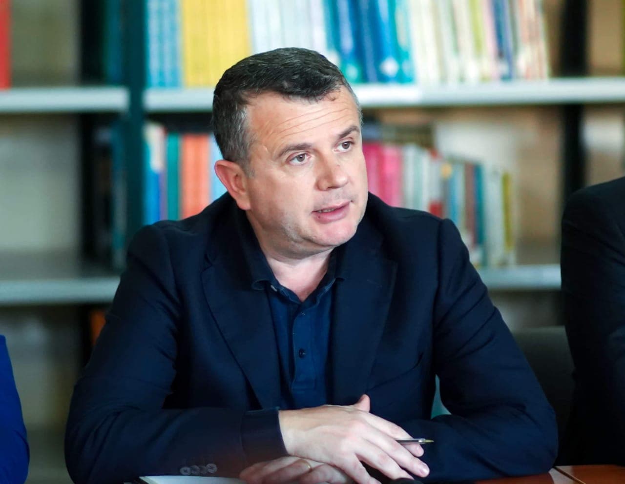 Taulant Balla u dërgon projekt-rezolutën për Ukrainën grupeve parlamentare