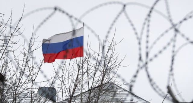 BE vendos sanksione ndaj 26 oligarkëve rusë, mes tyre dhe zëdhënësi i Putin