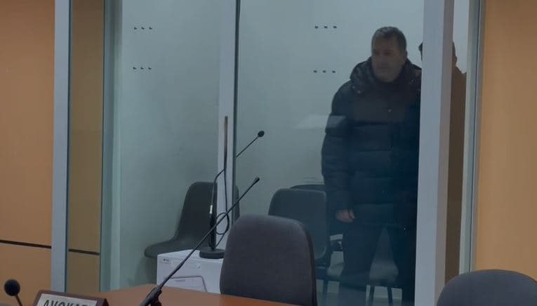 Vrasja e Kurmakut në Elbasan, lihet në burg përkrahësi i të dyshuarit për krimin