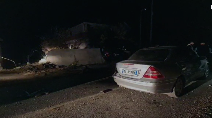 Makina përplas tre këmbësorë në Durrës, ndërron jetë një prej tyre