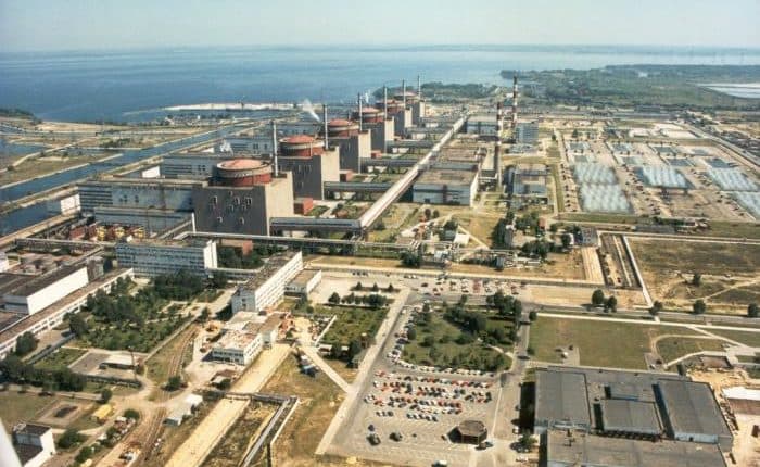 Sulmet në Ukrainë/ Punëtorët e centralit bërthamor bllokojnë hyrjen për forcat ruse