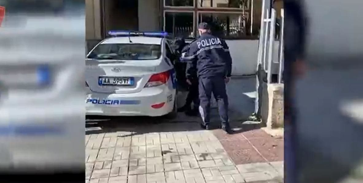 Ndihmoi 4 sirianë për të kaluar kufirin, arrestohet 33-vjeçari