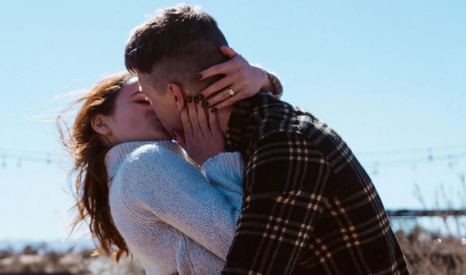 Aktorja Joey King fejohet me Steven Piet (FOTO)