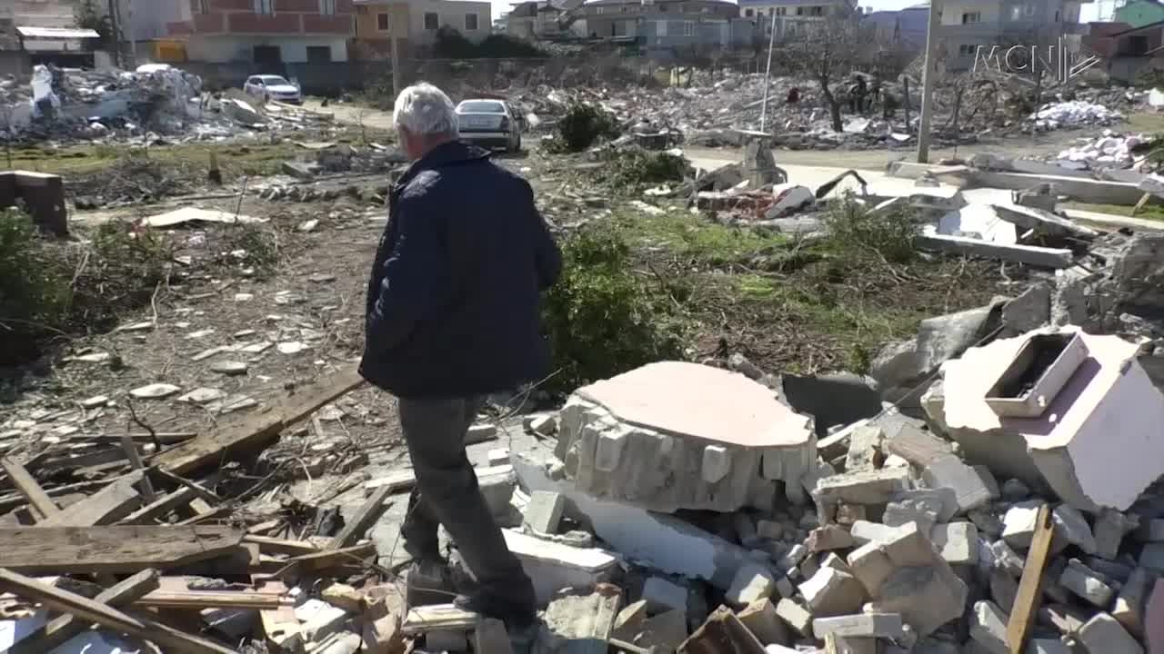 Banorët e “5 Majit” rikthehen të rrënojat (VIDEO)