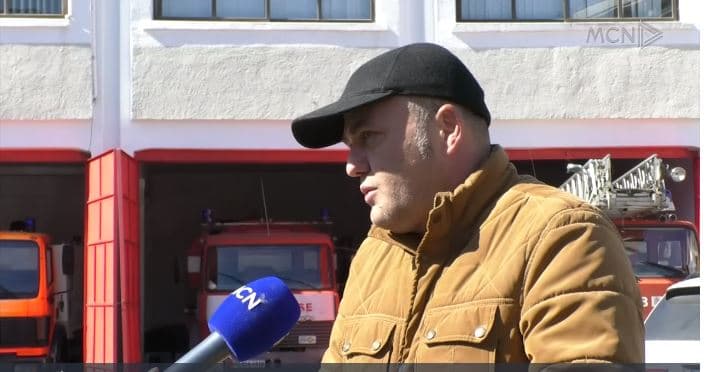 Zjarrfikësit e keqpaguar/ Anulojnë protestën, MB i fton për të negociuar (VIDEO)