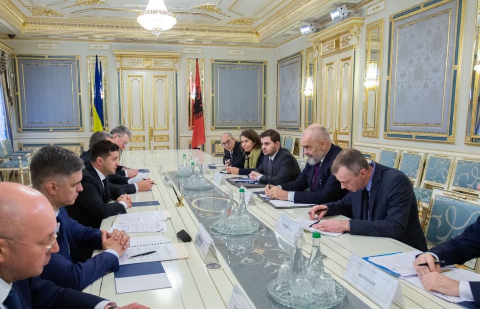 Zelensky bisedon me Ramën: Vlerësojmë mbështetjen e Shqipërisë në këtë kohë të vështirë