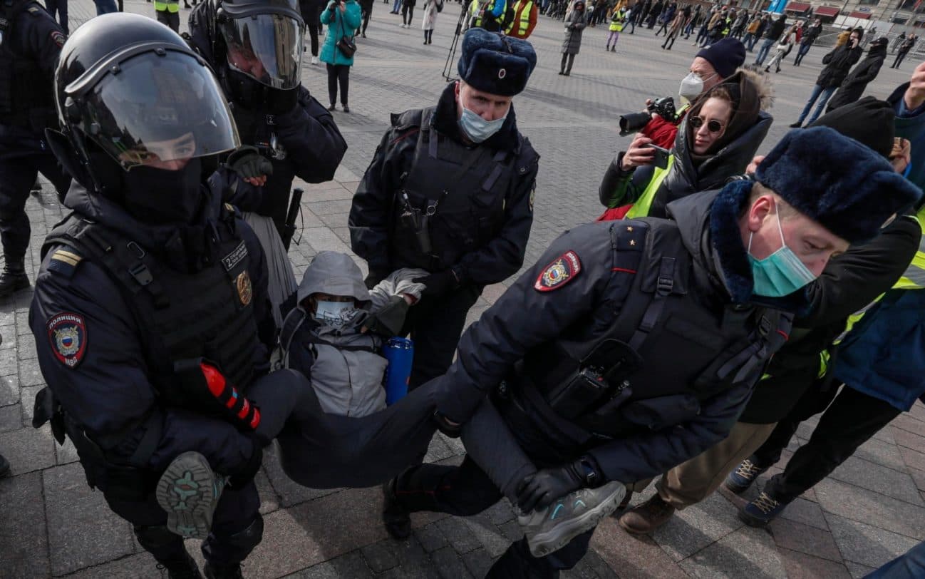 Protestat në Rusi kundër luftës në Ukrainë, 2500 të arrestuar në një ditë 