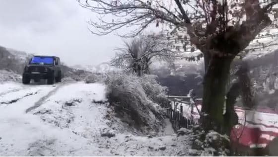 VIDEO/ Komisionerët e Pultit dhe Shoshit bllokohen nga dëbora
