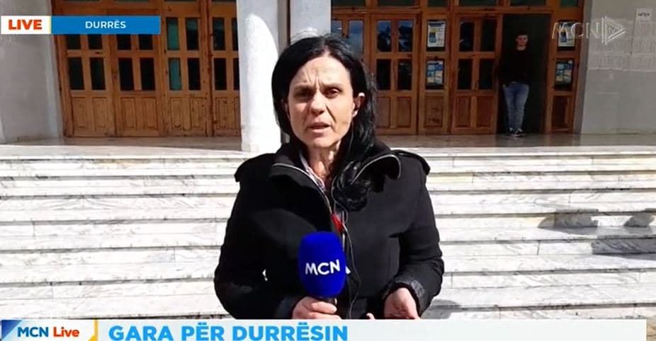 Incidenti me Malltezin në Durrës, “Komisionerja e PS, po fotografonte kartat e identitetit” (VIDEO)