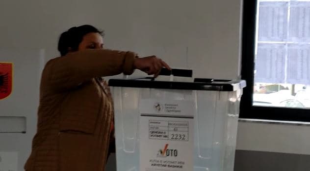 Mbahen sot zgjedhjet e pjesshme lokale/ Nis procesi i votimit në 6 bashki, probleme në zonat e thella malore të Shkodrës