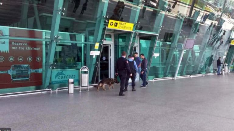 Me dokument të falsifikuar në Rinas, kapet i shpalluri në kërkim ndërkombëtar 