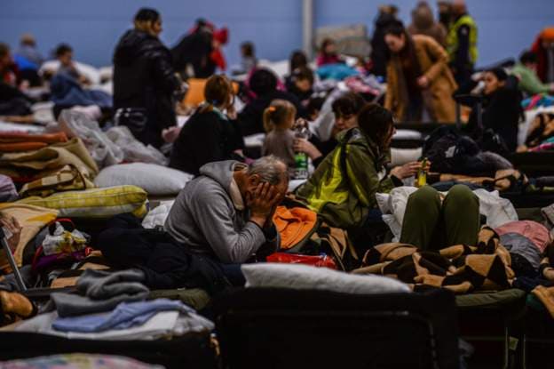 Ukraina pranon rrugët e evakuimit humanitar, OKB: Koha të ndihmojmë refugjatët