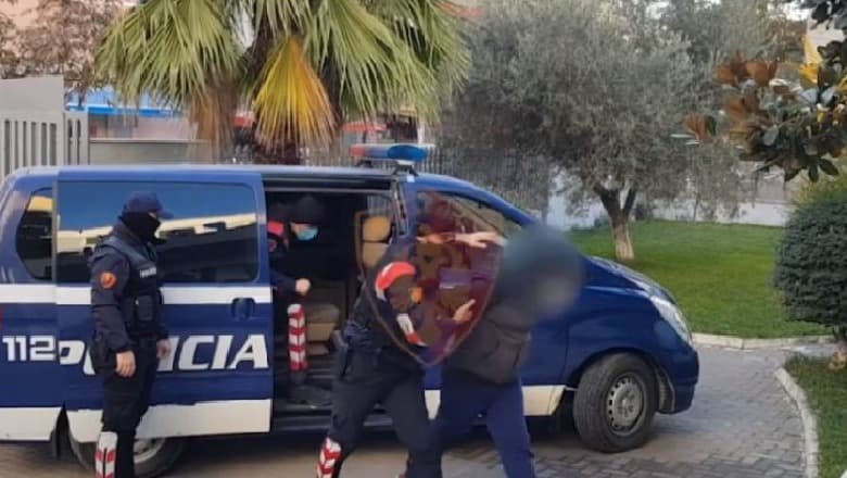 Shisnin kanabis, arrestohen dy persona në Tiranë