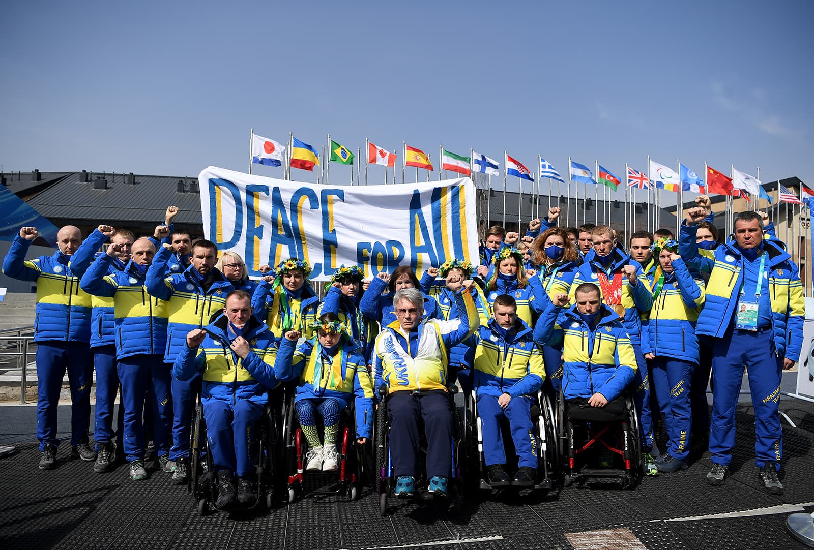 Atletët ukrainas apelojnë për paqe, mbajnë një minutë heshtje në Lojërat Paralimpike Dimërore 2022