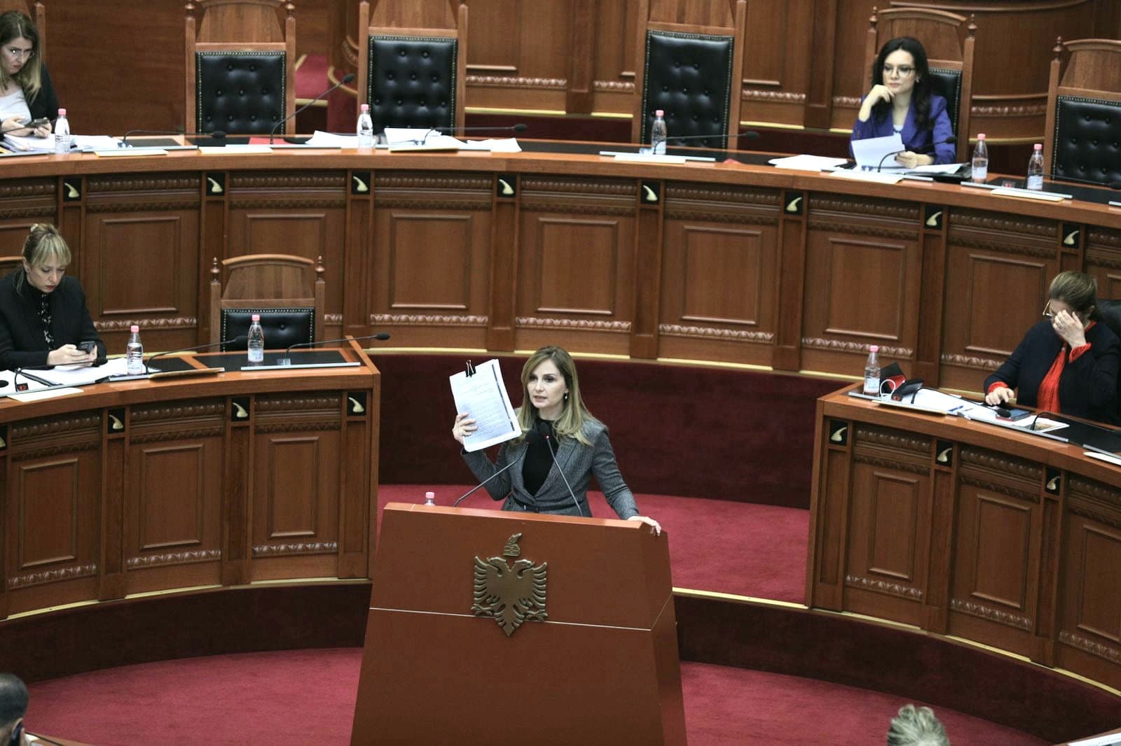 Kuvendi miraton raportin e PS për incineratorët/ Tabaku: Tani të veprojë SPAK (VIDEO)