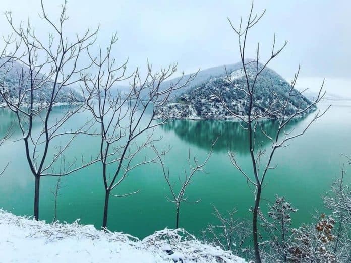 Moti sot, vranësira kalimtare e ngrica, temperatura deri në -7°C