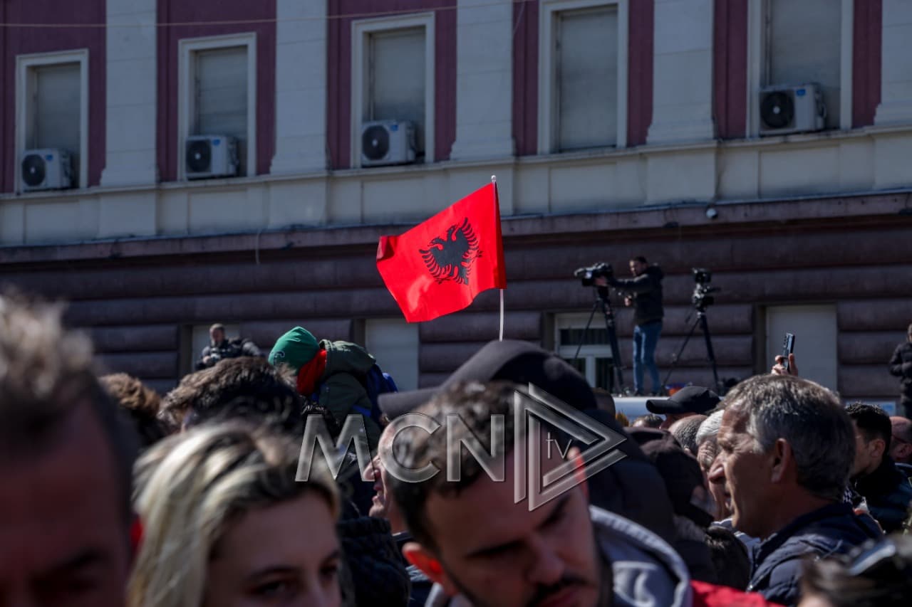 Meta ndan pamje nga protesta: Ky është populli i jashtëzakonshëm, meriton përulësi nga politika