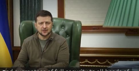 Zelensky thirrje nënave ruse: Mos i dërgoni fëmijët në luftë, po i mashtrojnë