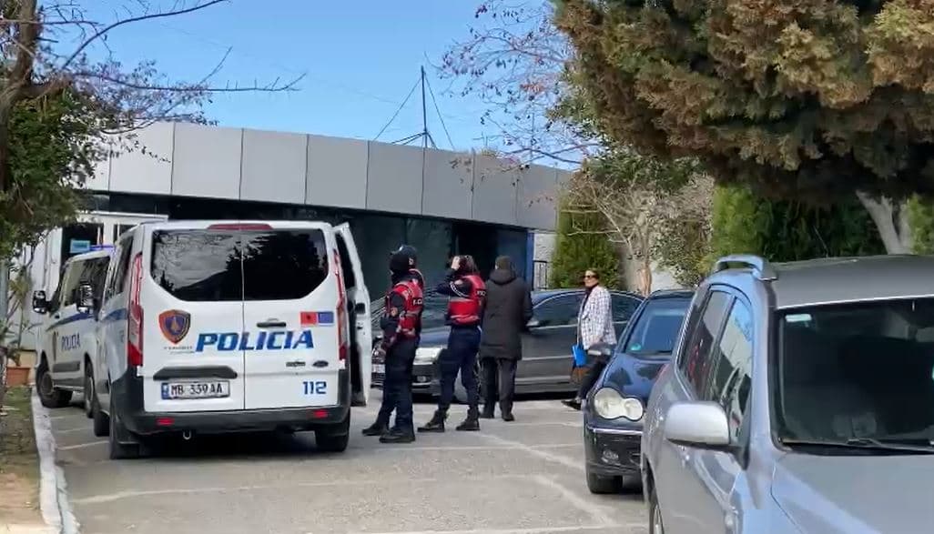 Bllokimi i Rrugës së Kombit, Gjykata e Lezhës lë të lirë pesë të arrestuarit (VIDEO)