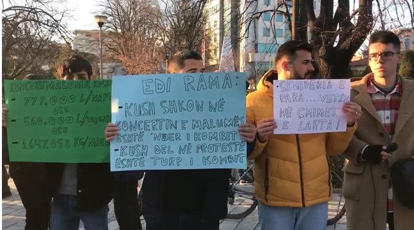 ‘Bashkohuni me ne’, protesta për rritjen e çmimeve edhe në Shkodër