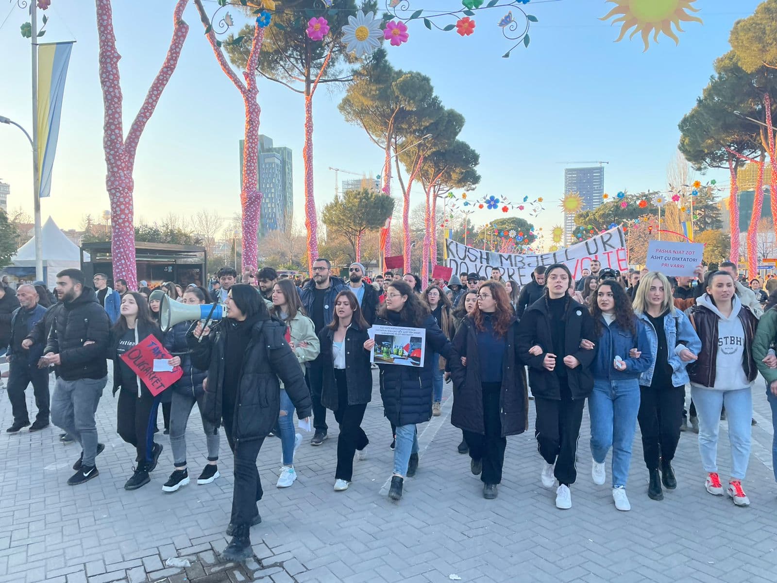 Më shumë se 90 minuta para Kryeministrisë, përfundon protesta