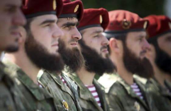 Në Ukrainë ka edhe një mini-luftë civile, milicët çeçenë luftojnë në fronte të kundërta