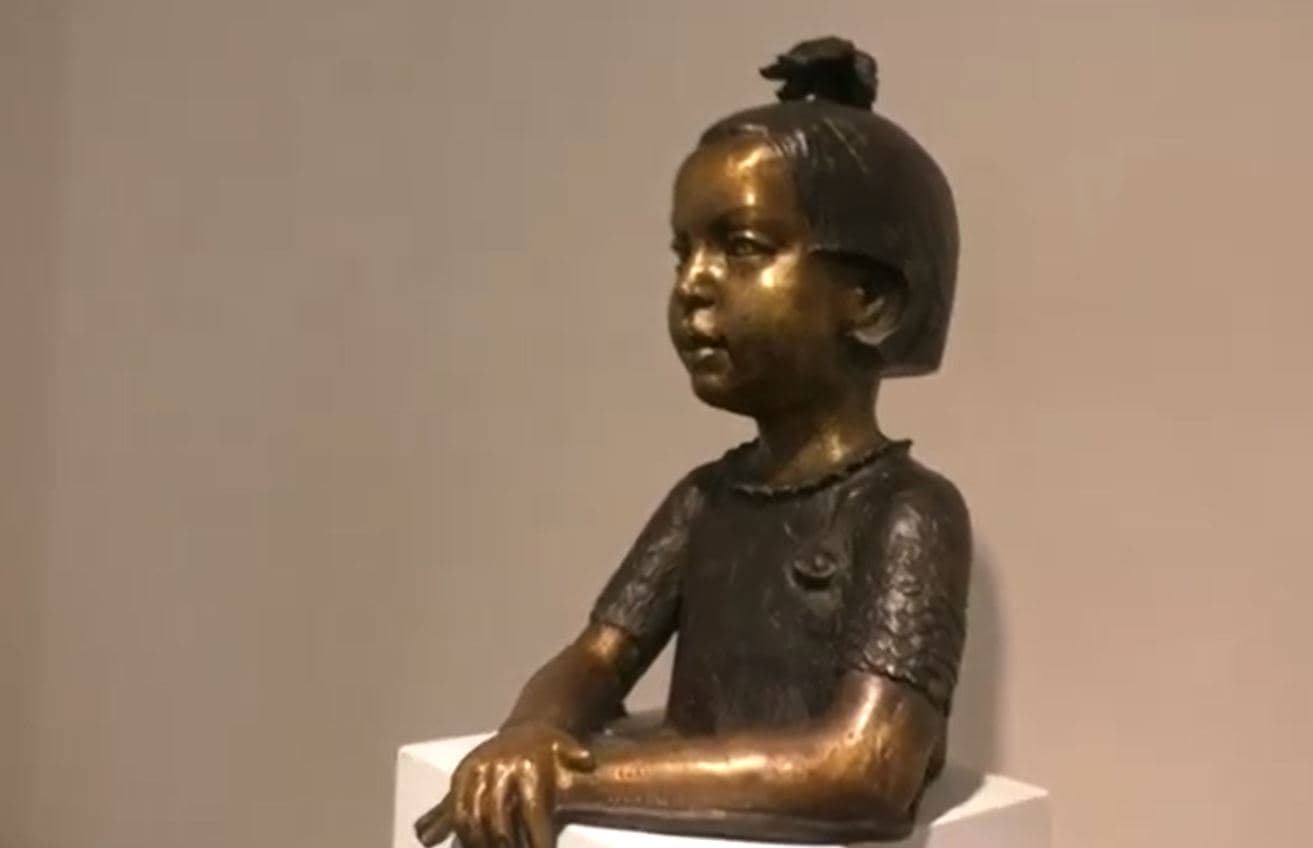 “My loved ones”, skulptori Vladimir Llakaj sjell “familjen në bronz” (VIDEO)   