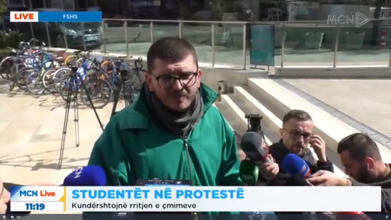 Studentët e Shkencave Sociale në protestë/Lakna: Të përcaktohet minimumi jetik, skandal karta e studentëve! (VIDEO)