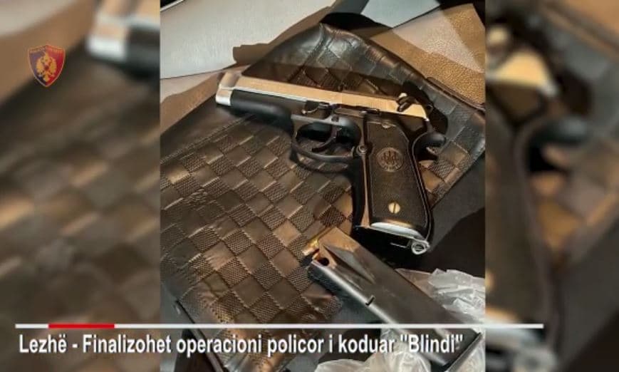 Qarkullonte me automjet të blinduar dhe me armë zjarri, në pranga 23-vjeçari
