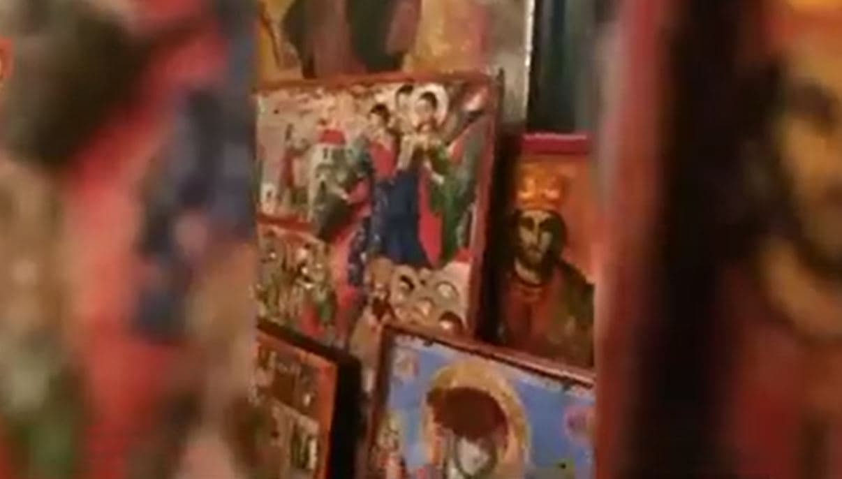 Emri/ Zbulohen 4 mijë vepra arti të karakterit fetar në një banesë në Tiranë, një i arrestuar