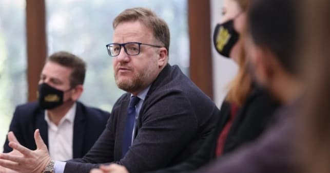 Lirohet nga detyra zëvendësministri i Jashtëm Agron Tare