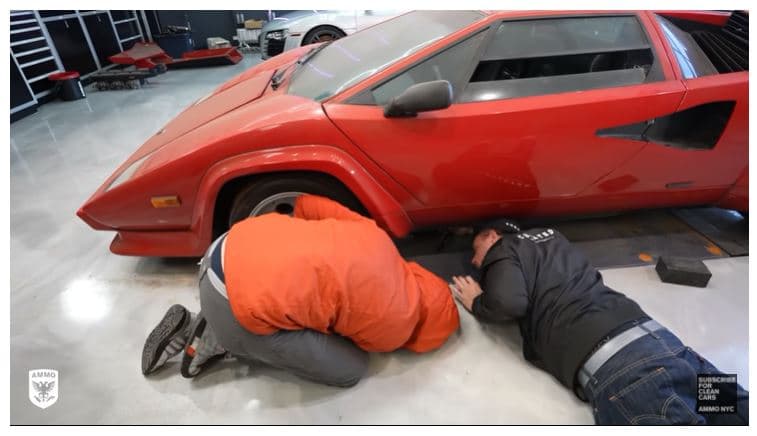 Si të rikthesh në jetë një Lamborghini Countach që nuk është ndezur prej 20 vitesh (VIDEO)