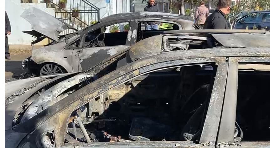 Video/ Shkrumbohen gjatë natës 3 makina në Laç