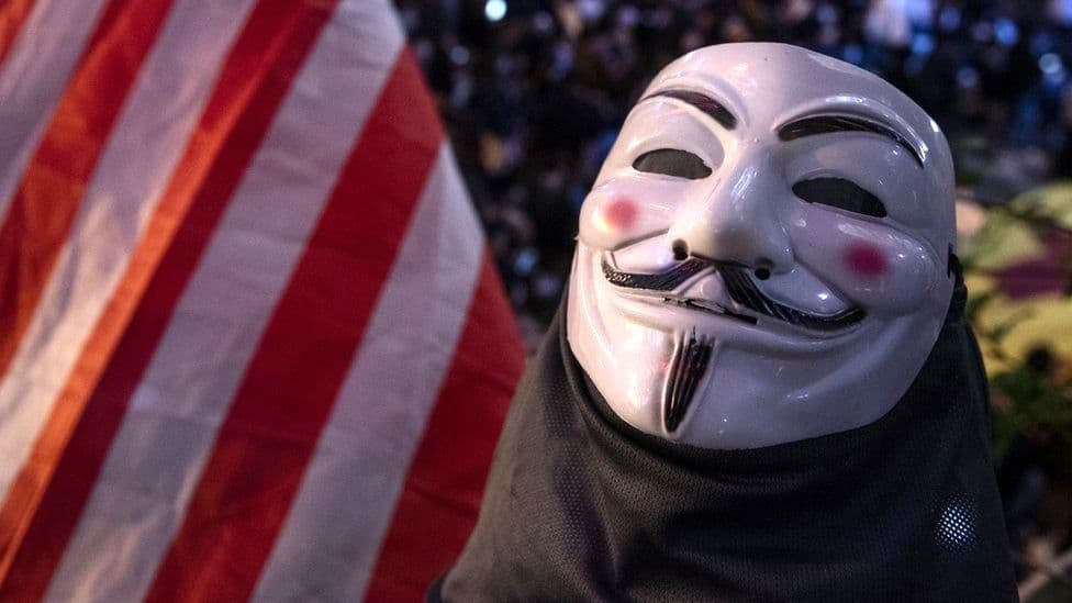 Lufta e “Anonymous”/ Si po përpiqen hakerat ta minojnë Putinin