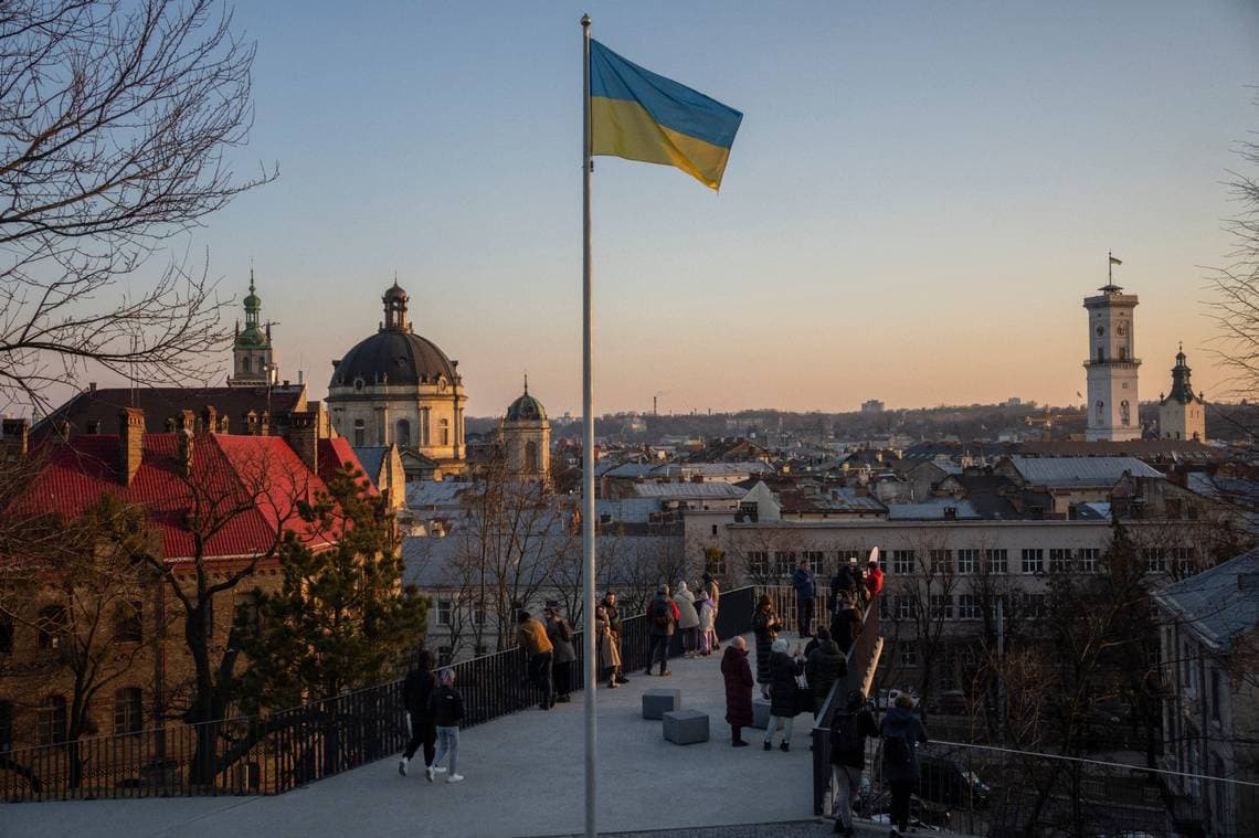 Rusia bombardon shkollën e artit ku strehoheshin 400 civilë ukrainas