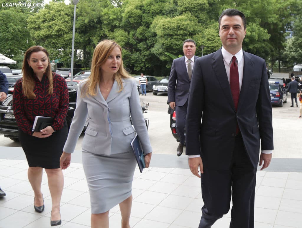 Dorëheqja e Bashës, kush e merr drejtimin e PD deri në zgjedhjet e reja sipas Statutit